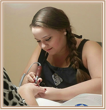 Nikolett Kovács Nail Artist and Hand Care Specialist